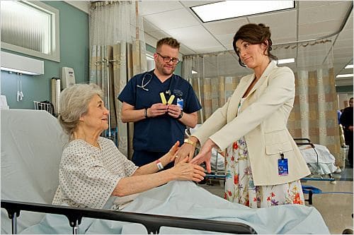 Imagem 4
                    da
                    série
                    Nurse Jackie